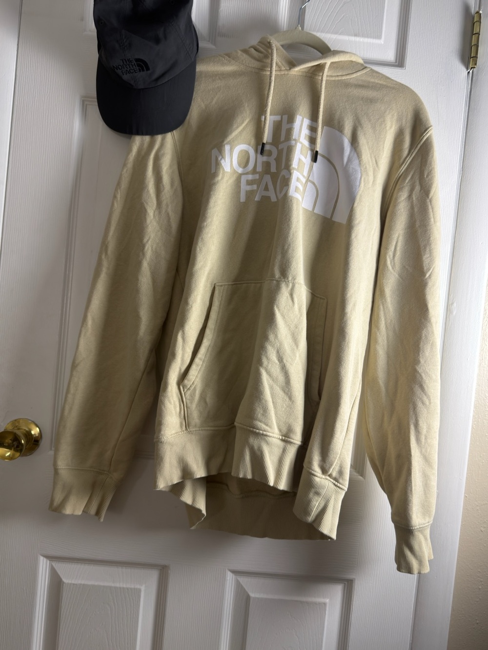 The North Face Men’s Cream Crewneck Hoodie with White Logo plus HAT! Size L